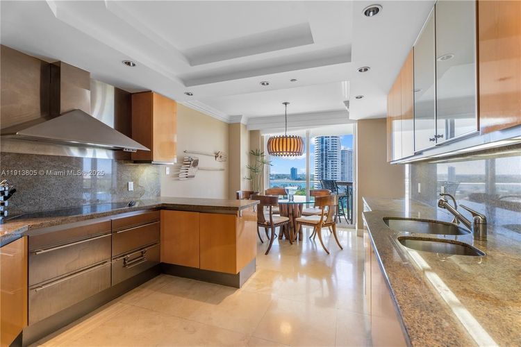 Williams Island 2600 #1605 image #8