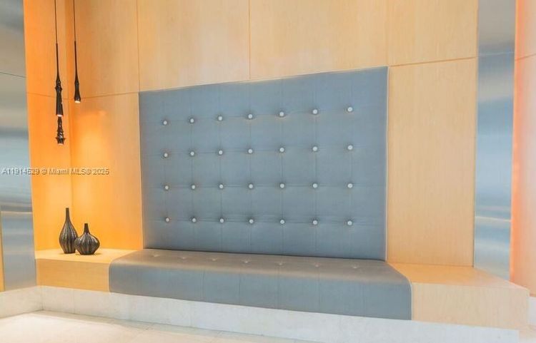 Carbonell #906 image #8