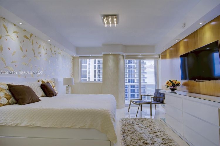 Green Diamond #1601 image #17