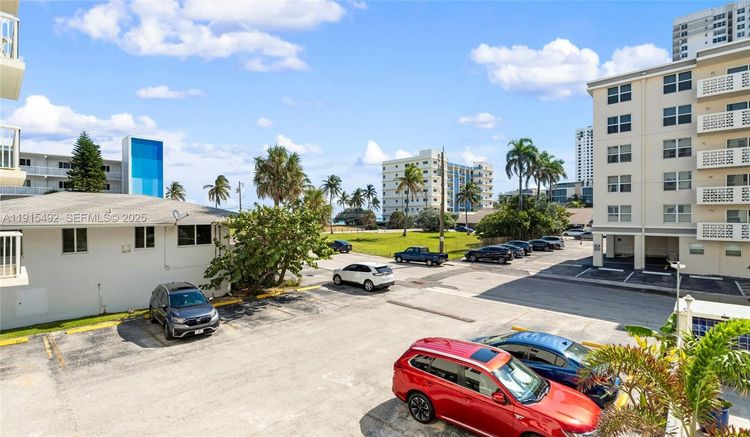 Hyde Park Towers #207 image #25