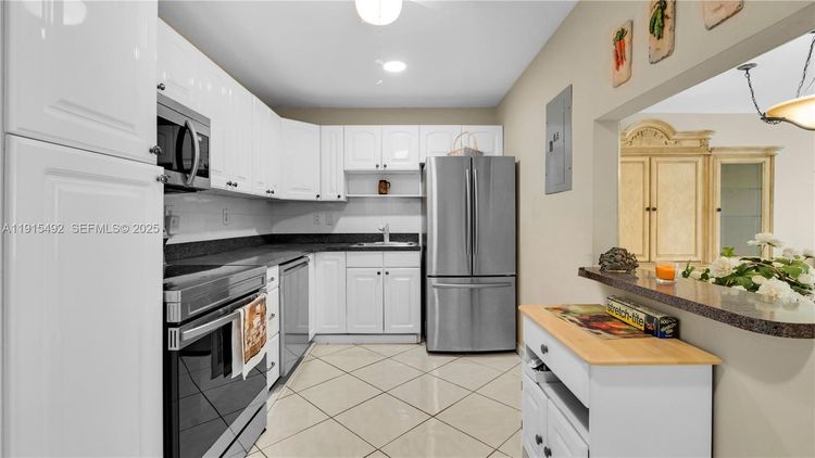 Hyde Park Towers #207 image #9