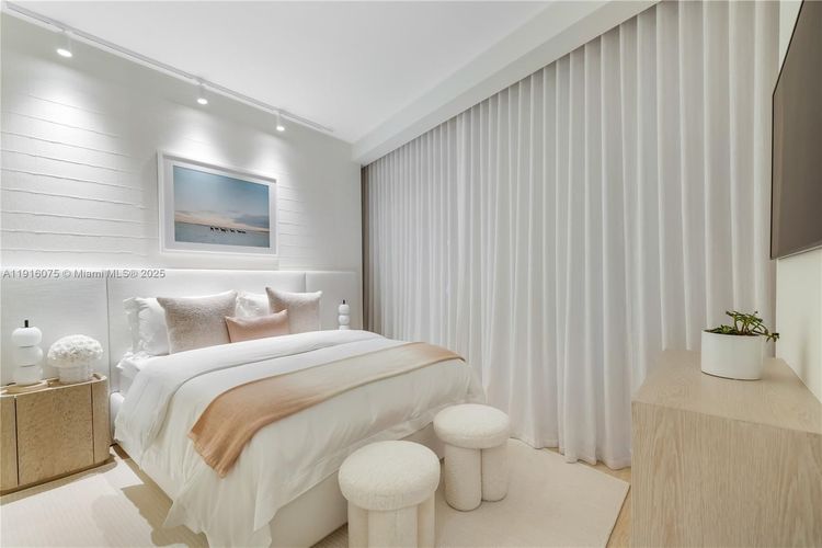 The Surf Club Four Seasons Hotel And Residences #S-207 image #13