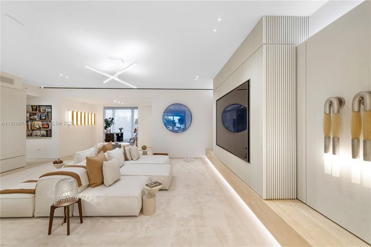 The Surf Club Four Seasons Hotel And Residences #S-207 image #7