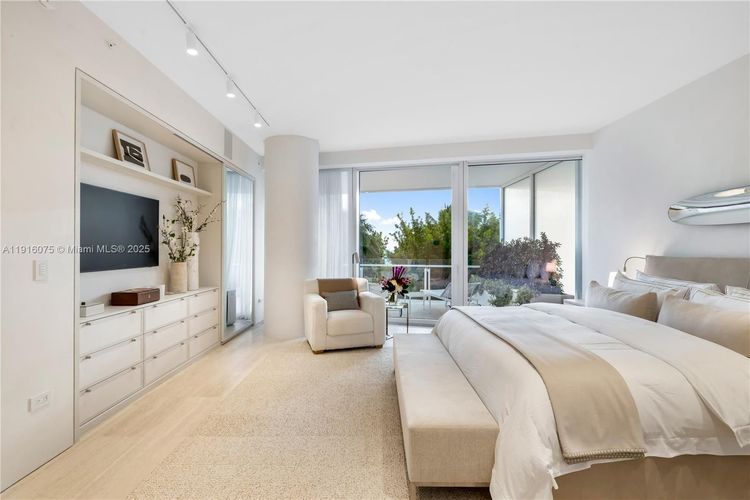 The Surf Club Four Seasons Hotel And Residences #S-207 image #8