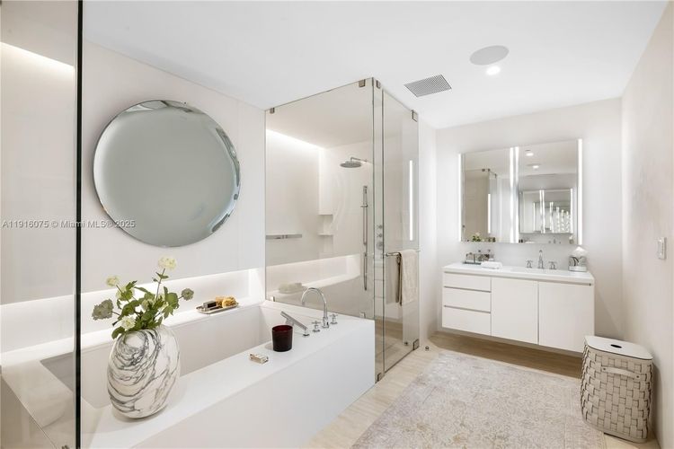 The Surf Club Four Seasons Hotel And Residences #S-207 image #9