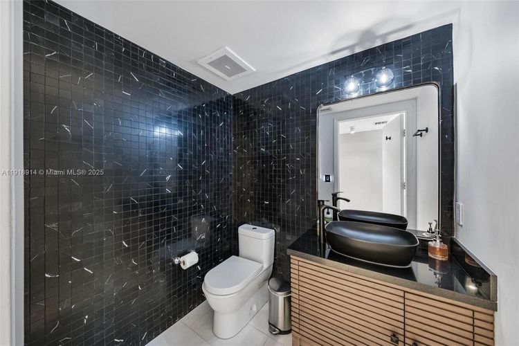 Onyx #1805 image #30