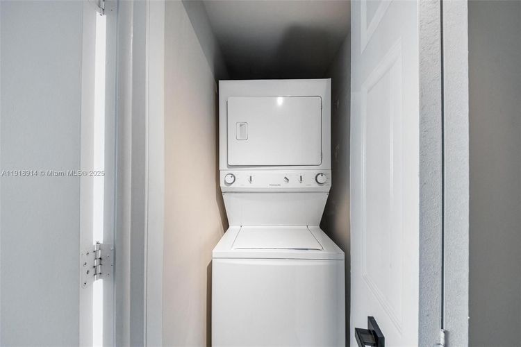 Onyx #1805 image #31