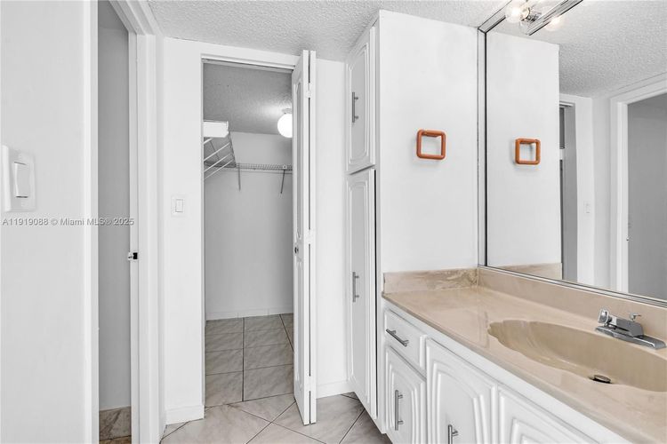 Bayshore Place #608B image #18