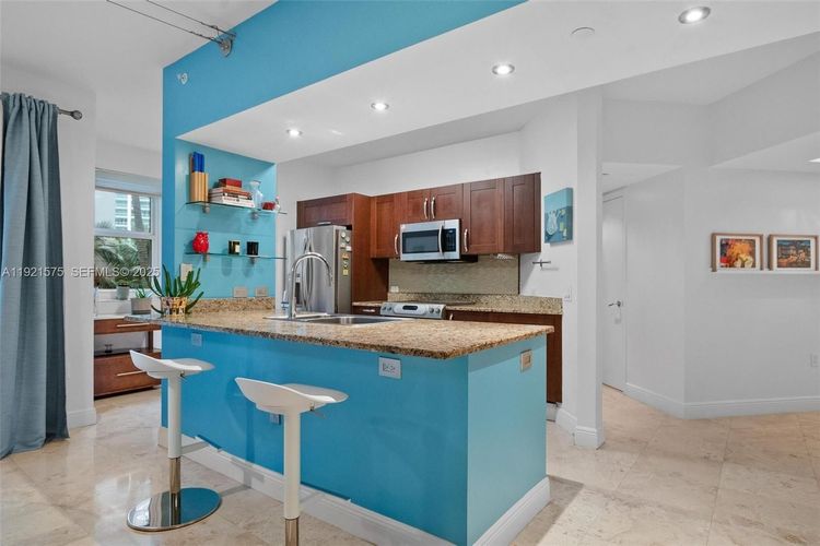 Turnberry Village #212 image #6