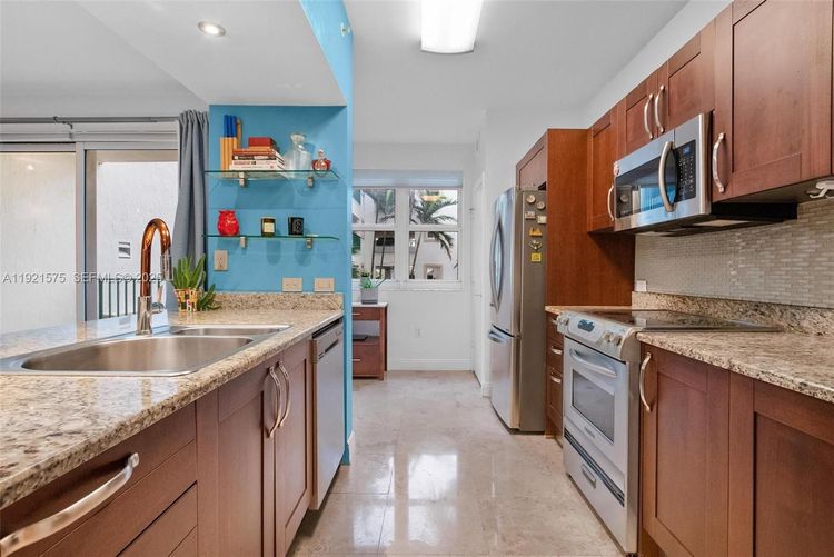 Turnberry Village #212 image #7