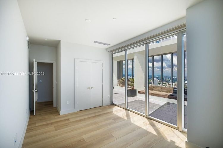 Icon Brickell I #5701 image #17