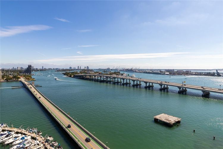 The Venetia #20A image #23