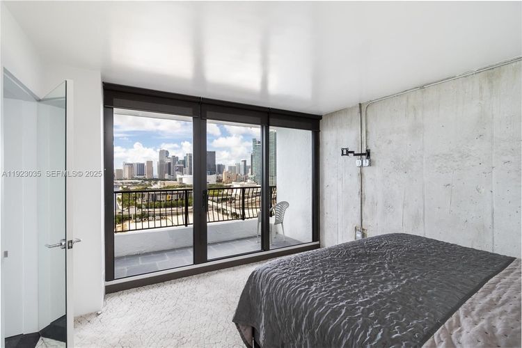 The Venetia #20A image #25