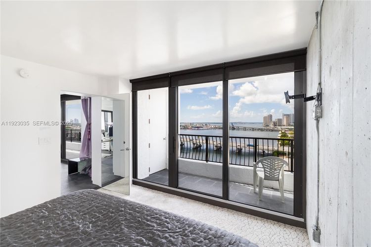 The Venetia #20A image #26