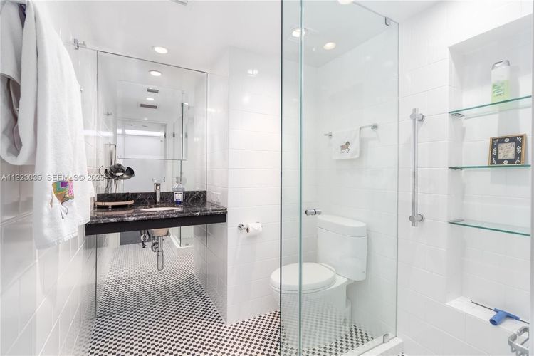 The Venetia #20A image #32