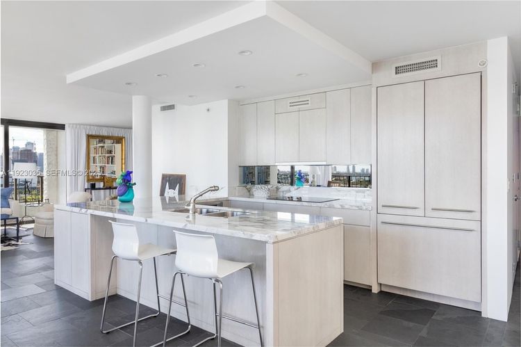 The Venetia #20A image #7