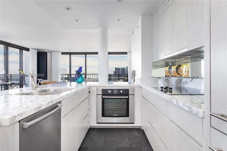 The Venetia #20A image #8