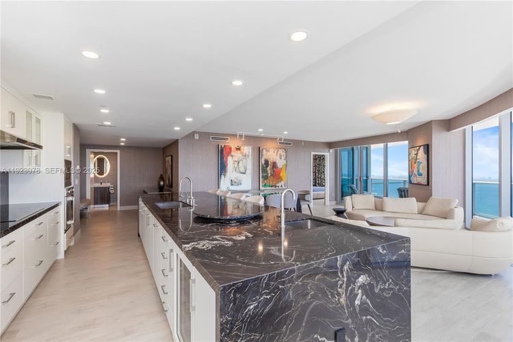 Aria on the Bay #5012 image #11