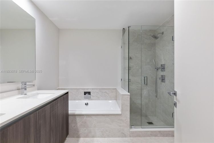 Aria on the Bay #5012 image #13