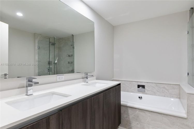 Aria on the Bay #5012 image #14