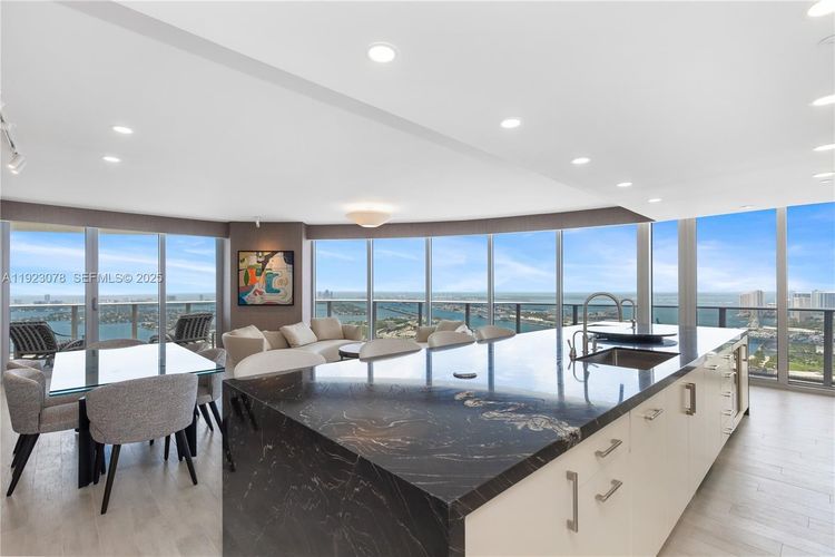 Aria on the Bay #5012 image #6