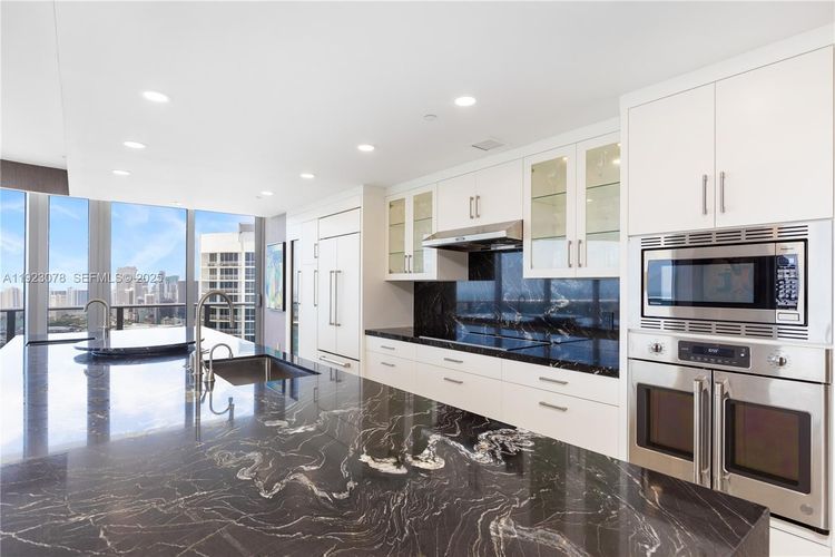 Aria on the Bay #5012 image #9