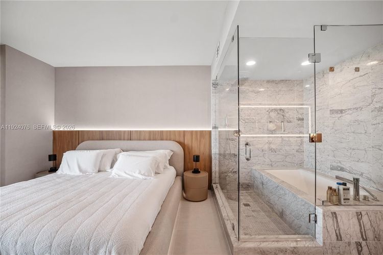 One Paraiso #2805 image #12