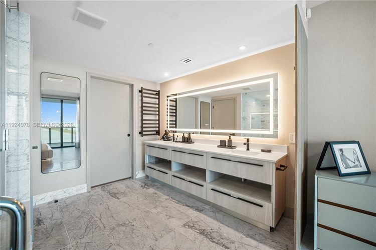 One Paraiso #2805 image #15