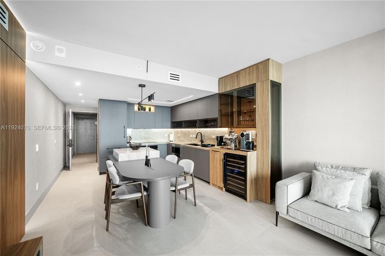 One Paraiso #2805 image #6