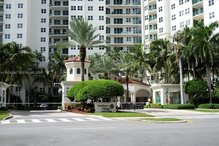 Turnberry Village #302 image #9