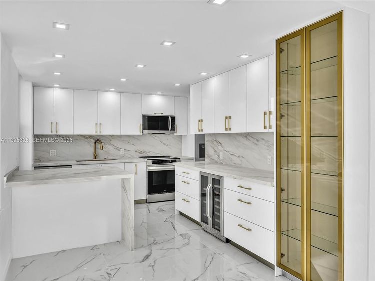 Winston Towers #712 image #13