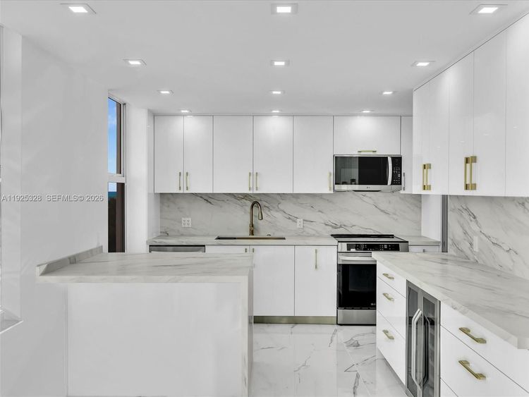 Winston Towers #712 image #14