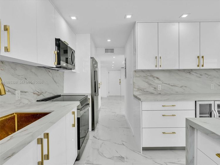 Winston Towers #712 image #17