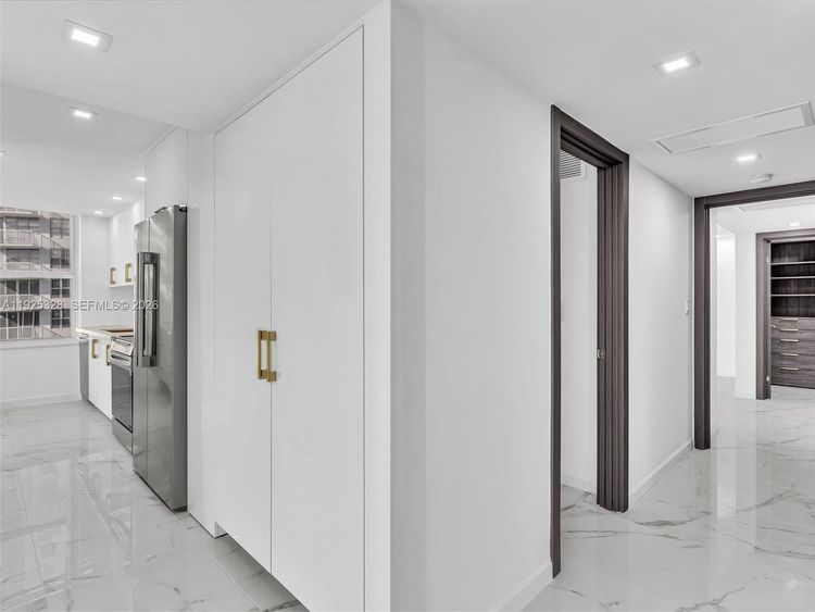 Winston Towers #712 image #18