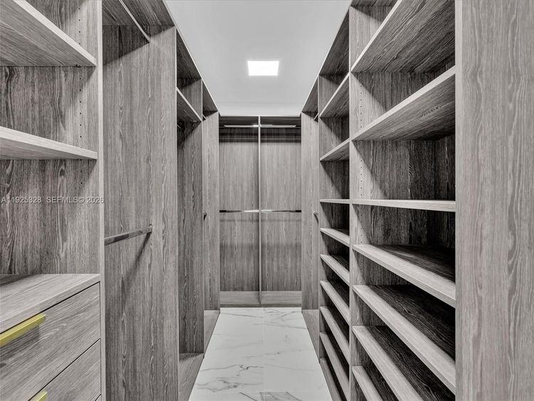 Winston Towers #712 image #23