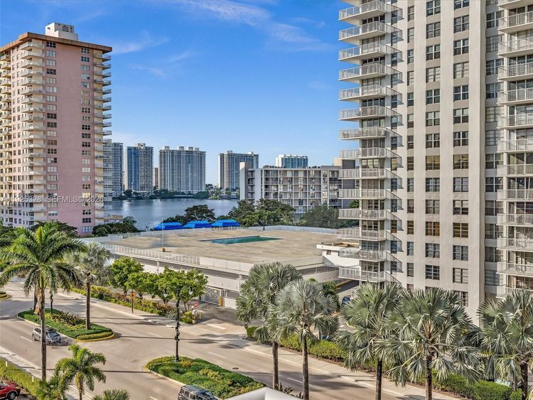 Winston Towers #712 image #37