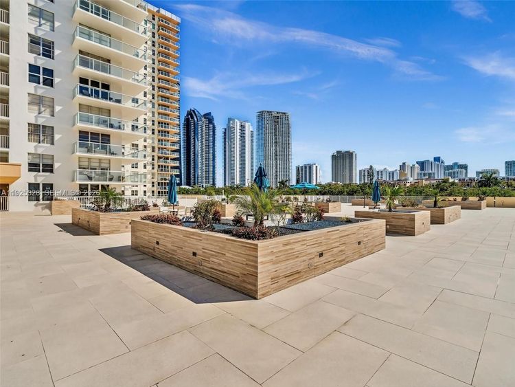 Winston Towers #712 image #54