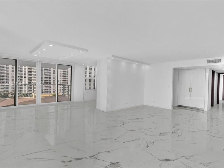 Winston Towers #712 image #9