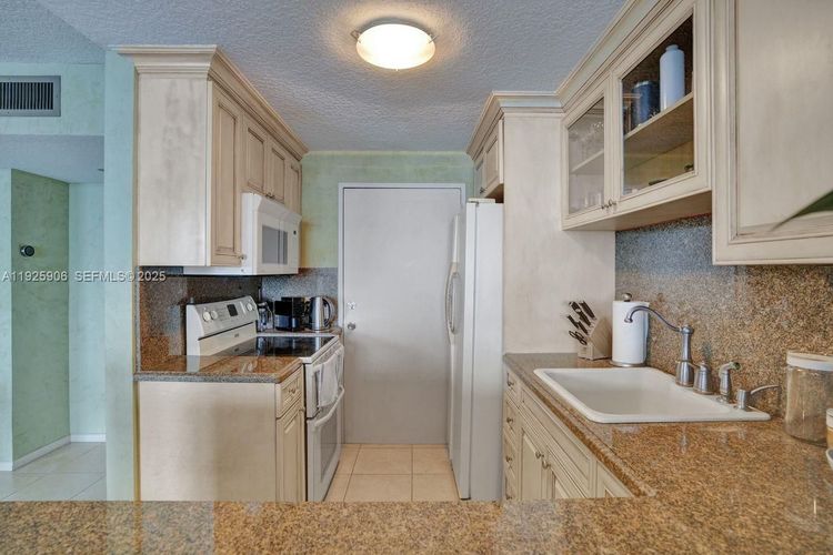 Bayview Terrace #1002 image #15