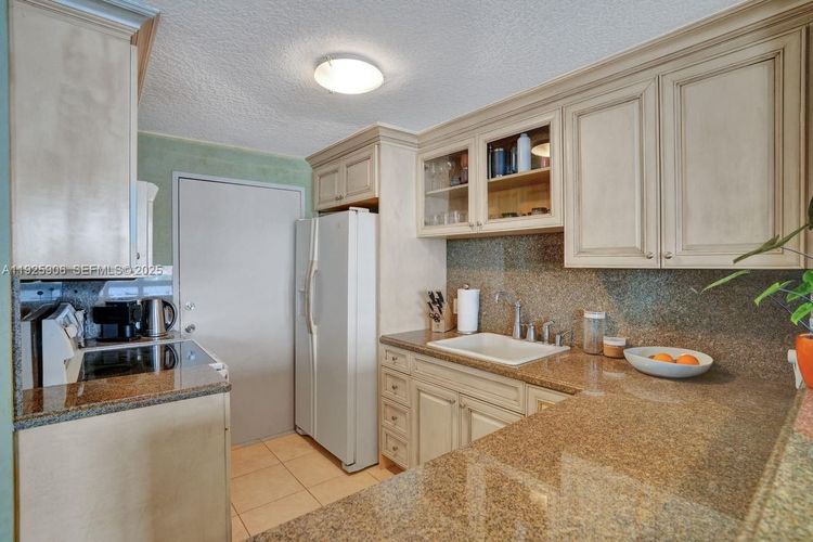 Bayview Terrace #1002 image #16