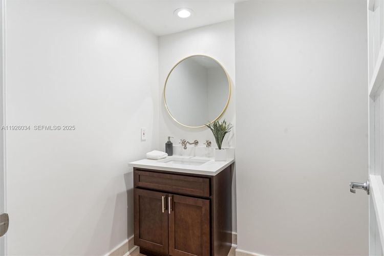 Las Olas River House #2406 image #26