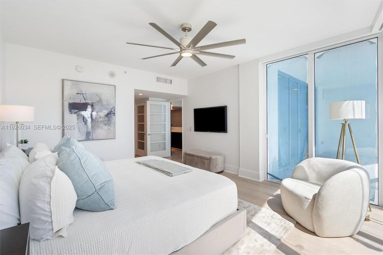 Las Olas River House #2406 image #37
