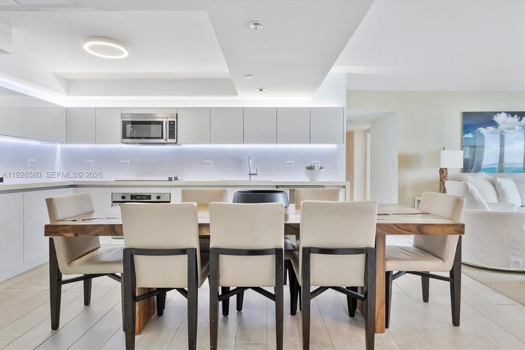 1 Hotel & Homes #1413 image #10