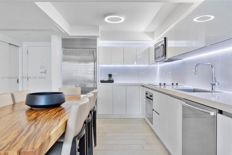 1 Hotel & Homes #1413 image #15