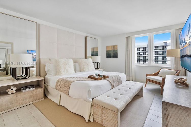 1 Hotel & Homes #1413 image #18