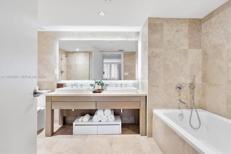 1 Hotel & Homes #1413 image #21