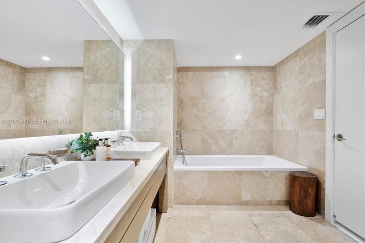 1 Hotel & Homes #1413 image #23