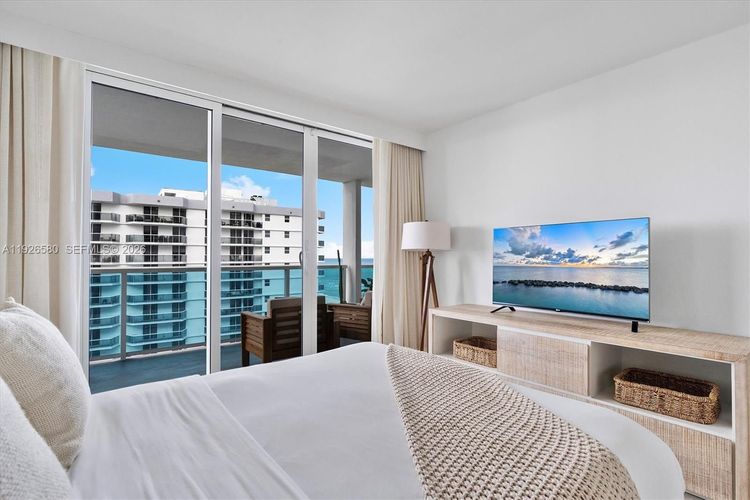 1 Hotel & Homes #1413 image #26