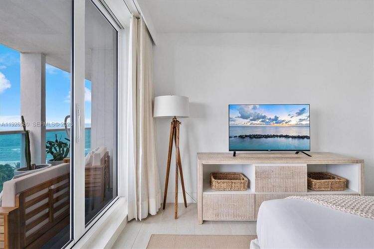 1 Hotel & Homes #1413 image #27