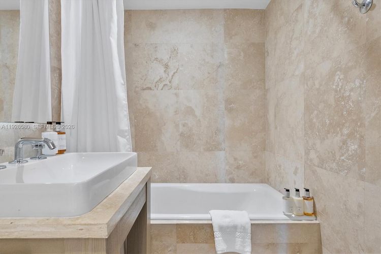 1 Hotel & Homes #1413 image #29